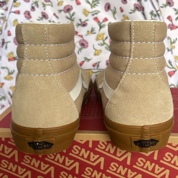 Vans WMNS Sk8-Hi
Humus/Gum
VN0A38GEVS8
Sneakers - Picture 14 of 16